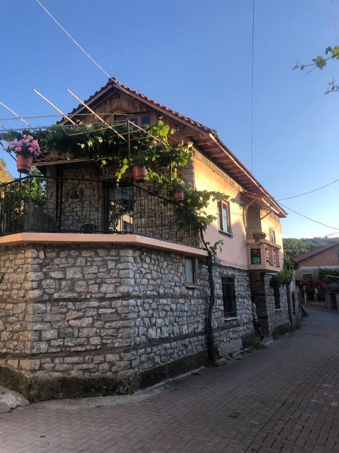 Rosas Guest house